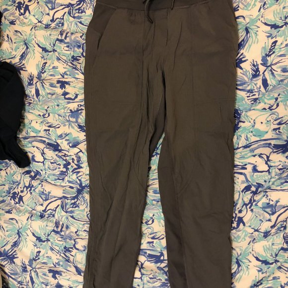 lululemon Dance Studio Crop - Picture 2 of 2